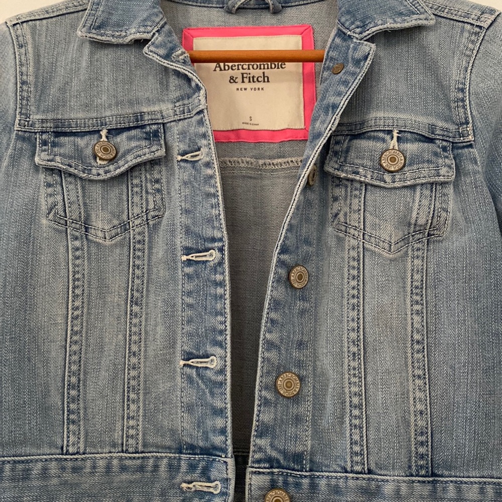 EUC Abercrombie and Fitch Jean Jacket - Picture 2 of 8